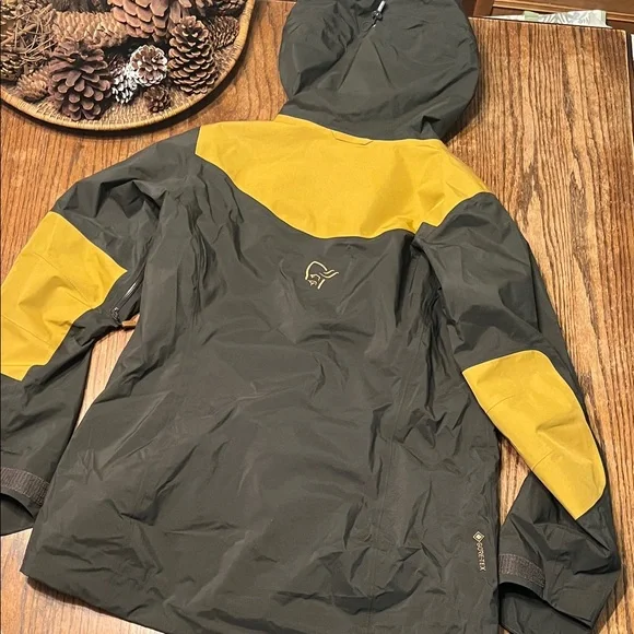 Norrøna Tamok Gore-Tex Women's Snowboard Jacket Rosin - Picture 12 of 16